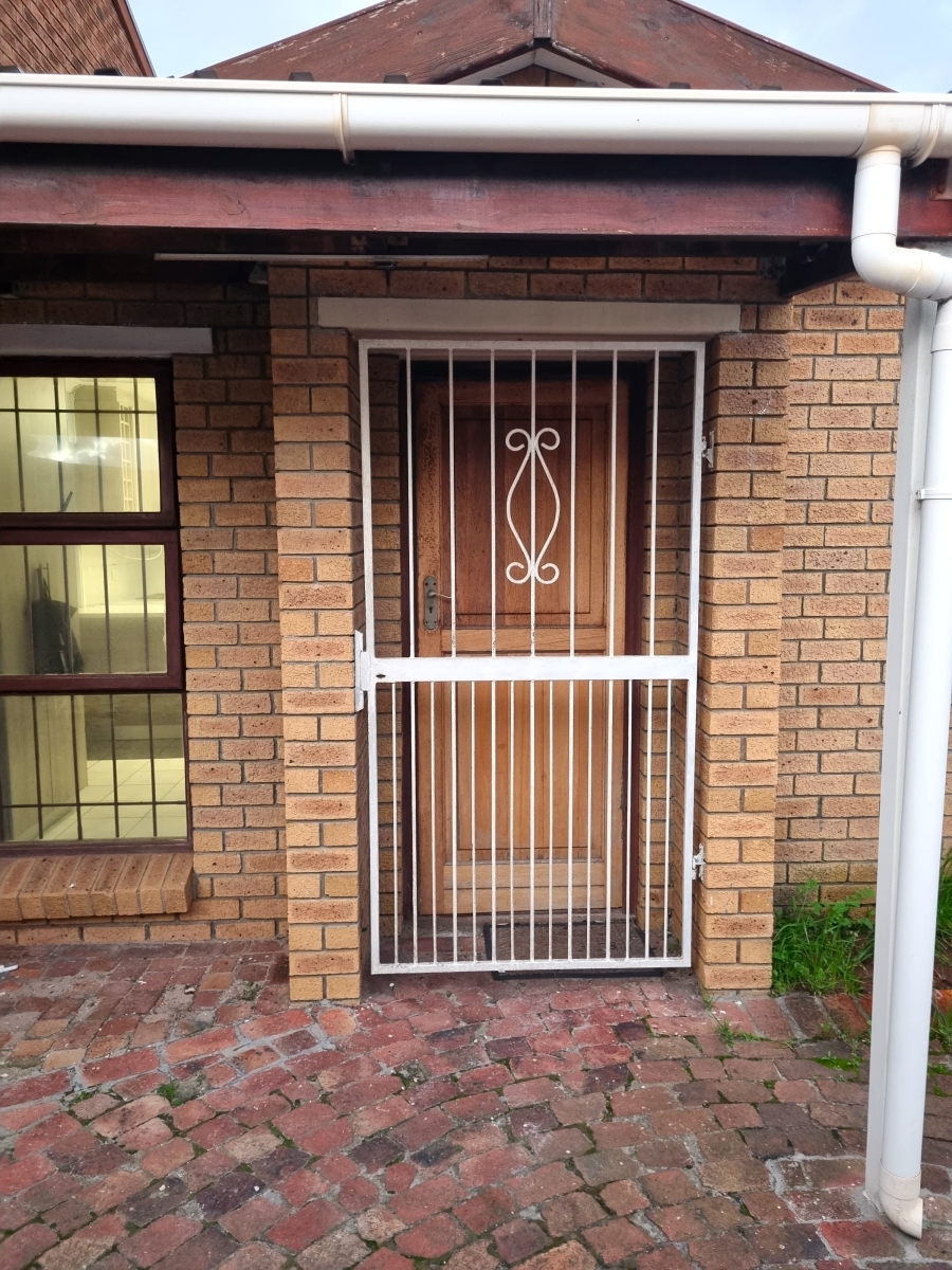 To Let 2 Bedroom Property for Rent in Muizenberg Western Cape